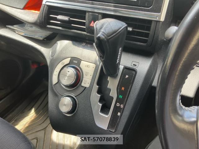 Toyota SIENTA 2016-08 7510037-19