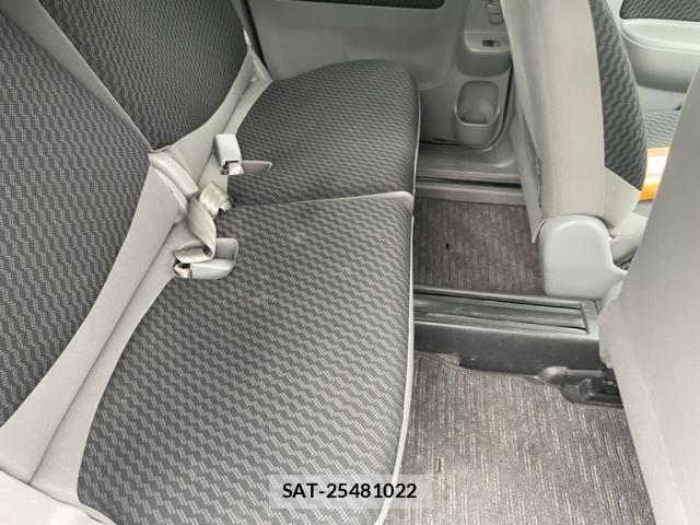 Toyota SIENTA 2009-10 7562835-11
