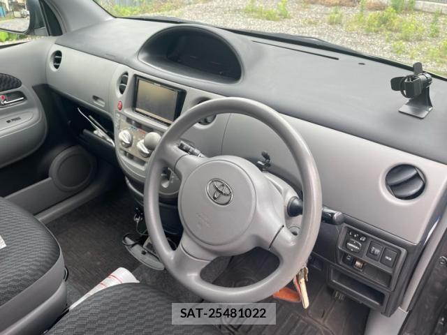 Toyota SIENTA 2009-10 7562835-12