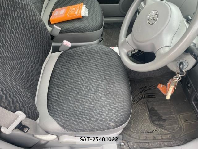 Toyota SIENTA 2009-10 7562835-14