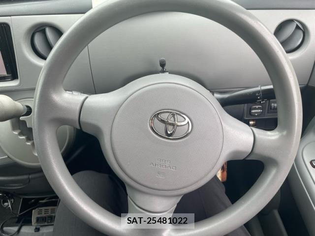 Toyota SIENTA 2009-10 7562835-17