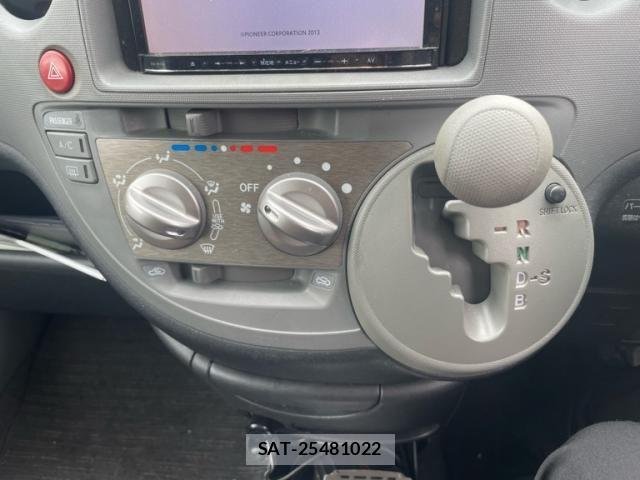 Toyota SIENTA 2009-10 7562835-20
