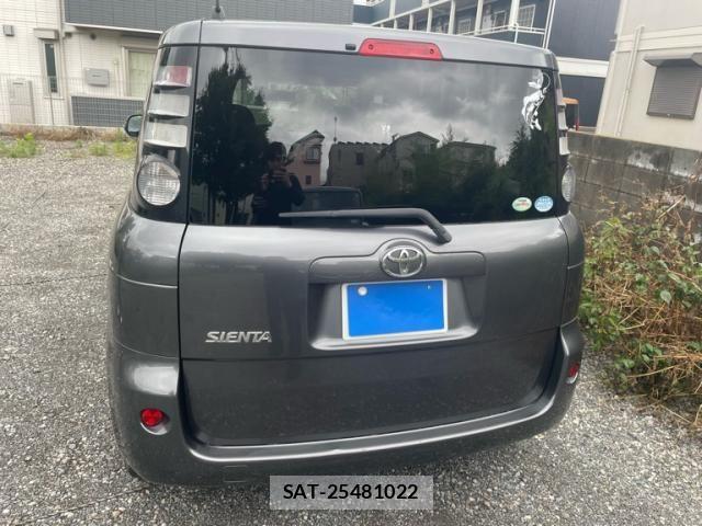 Toyota SIENTA 2009-10 7562835-3