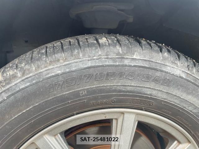 Toyota SIENTA 2009-10 7562835-7