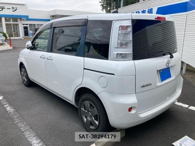 Toyota SIENTA 2013-07 7562832-3