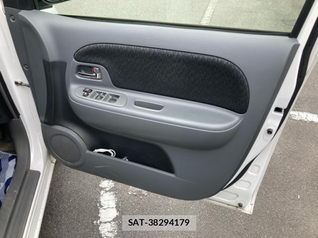 Toyota SIENTA 2013-07 7562832-4