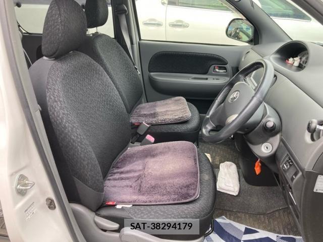 Toyota SIENTA 2013-07 7562832-7