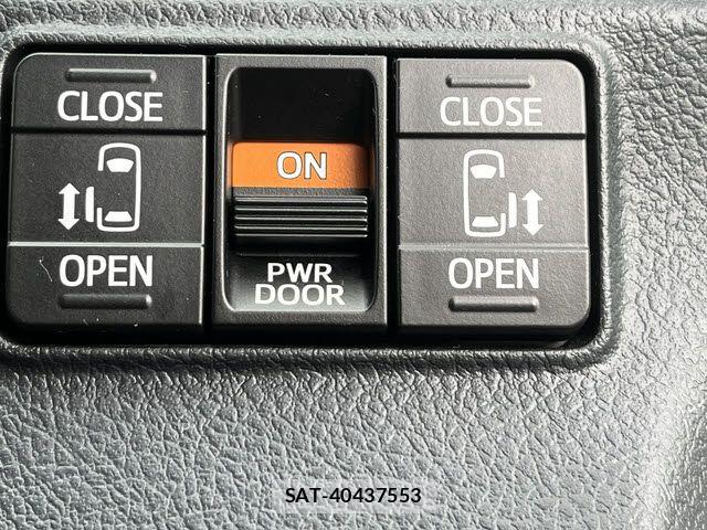 Toyota SIENTA 2017-05 7562830-16