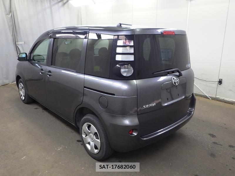 Toyota SIENTA 2009-10 7578789-2