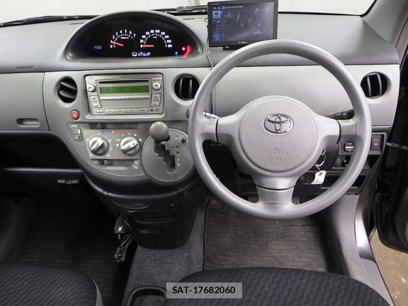 Toyota SIENTA 2009-10 7578789-6