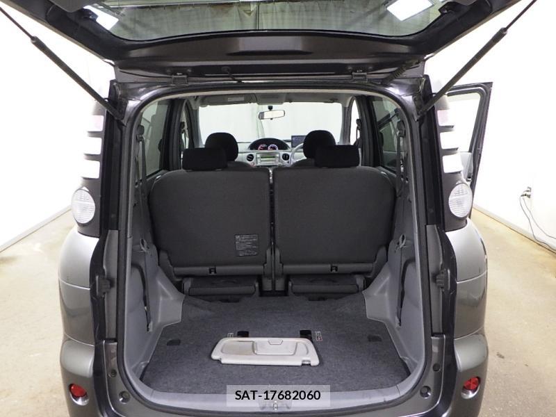 Toyota SIENTA 2009-10 7578789-7