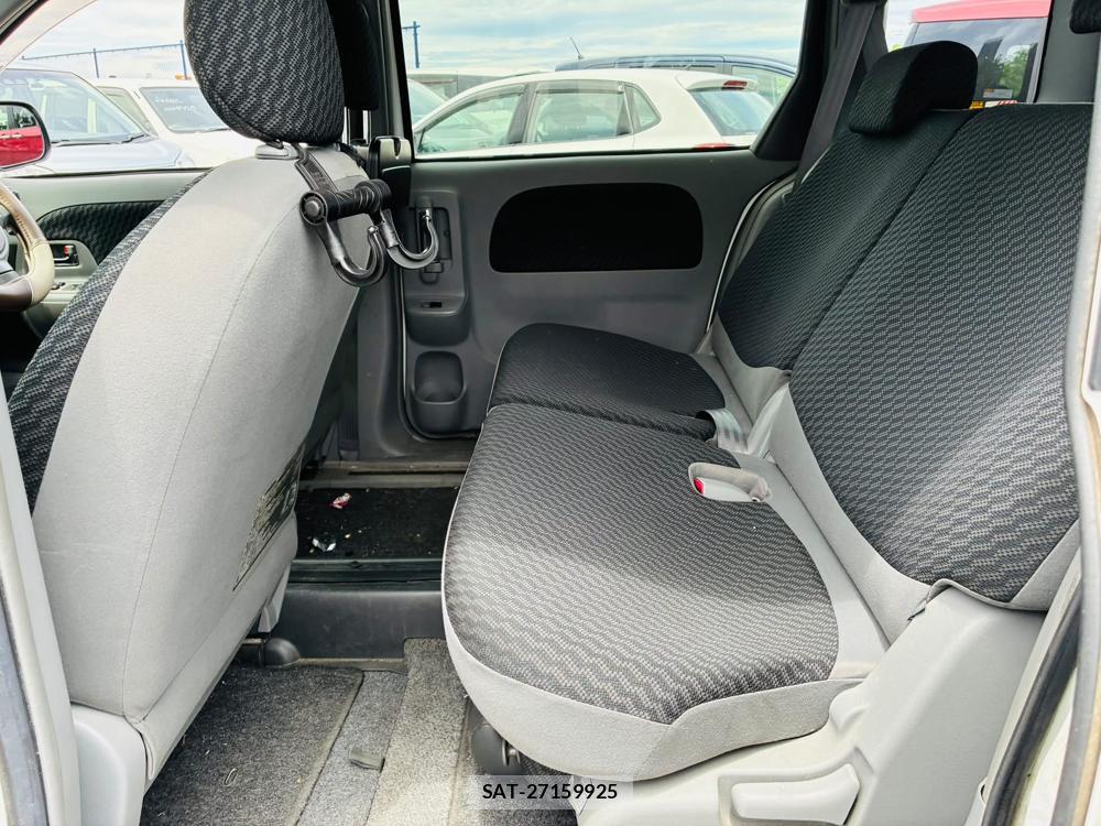 Toyota SIENTA 2010-04 7497286-9