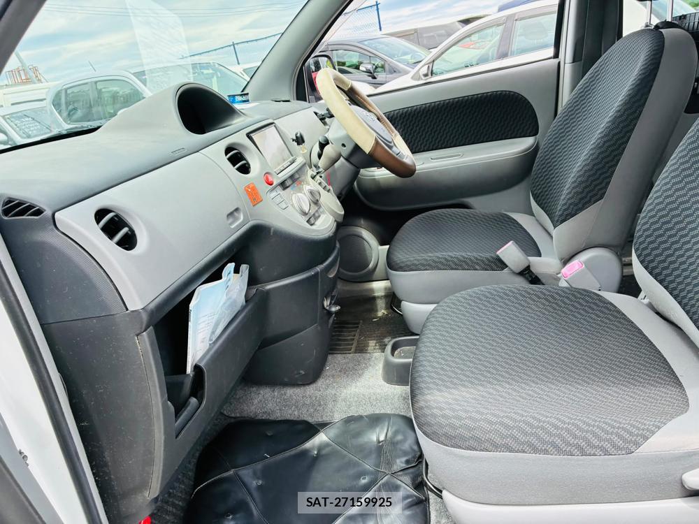 Toyota SIENTA 2010-04 7497286-10