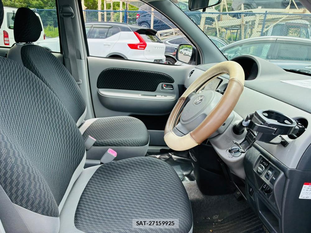 Toyota SIENTA 2010-04 7497286-11