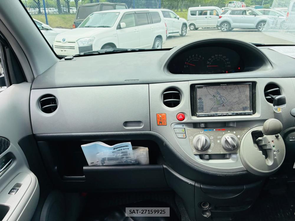 Toyota SIENTA 2010-04 7497286-17