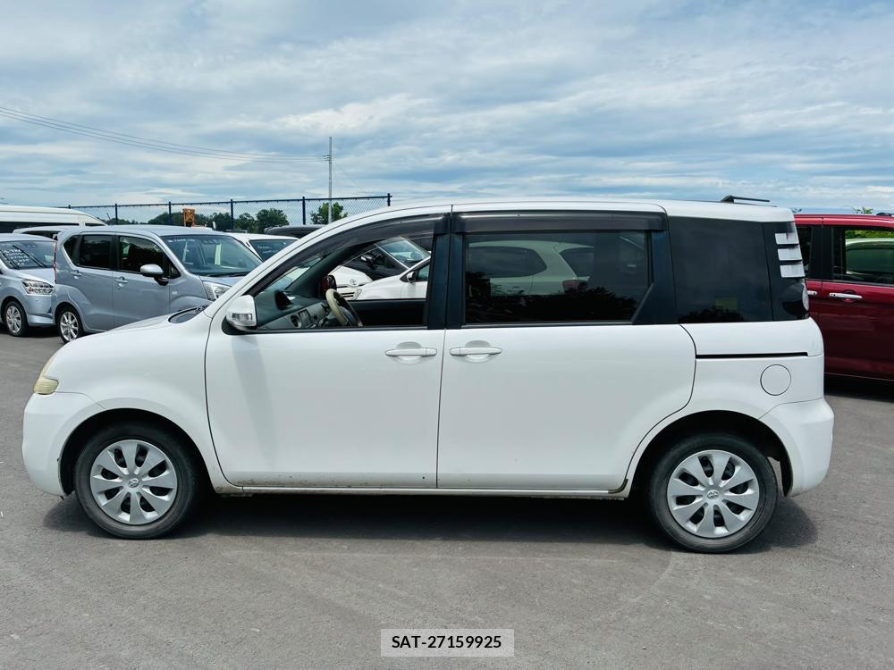 Toyota SIENTA 2010-04 7497286-1