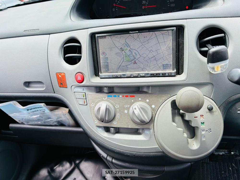 Toyota SIENTA 2010-04 7497286-19