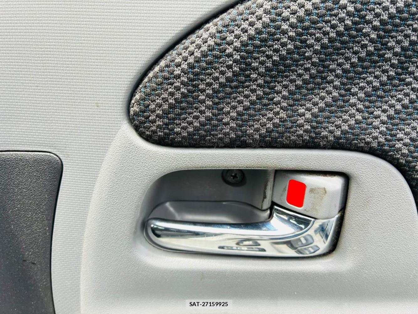 Toyota SIENTA 2010-04 7497286-20