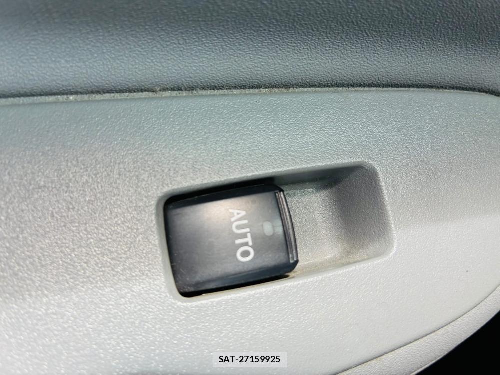 Toyota SIENTA 2010-04 7497286-23