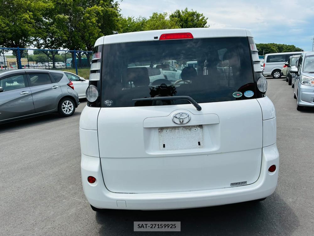 Toyota SIENTA 2010-04 7497286-3