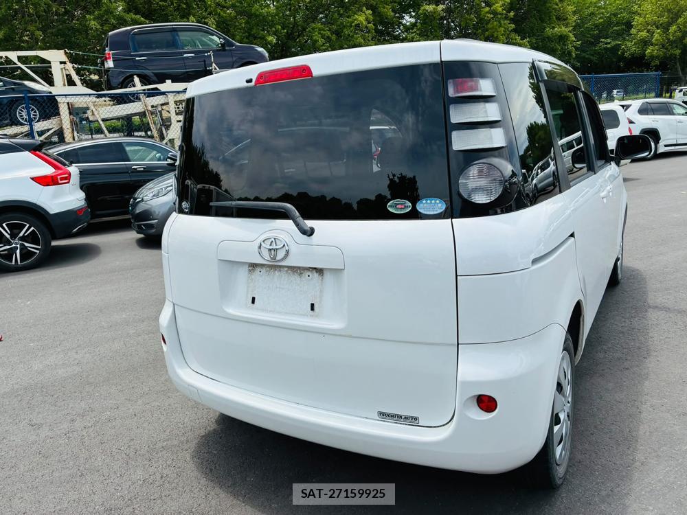 Toyota SIENTA 2010-04 7497286-4