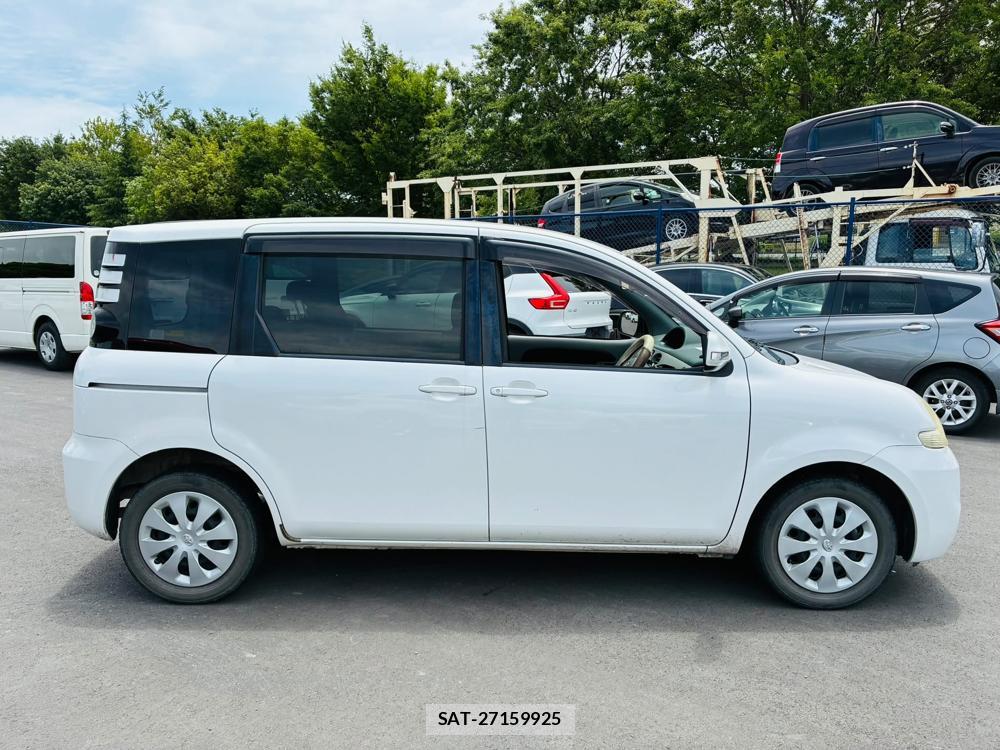 Toyota SIENTA 2010-04 7497286-5