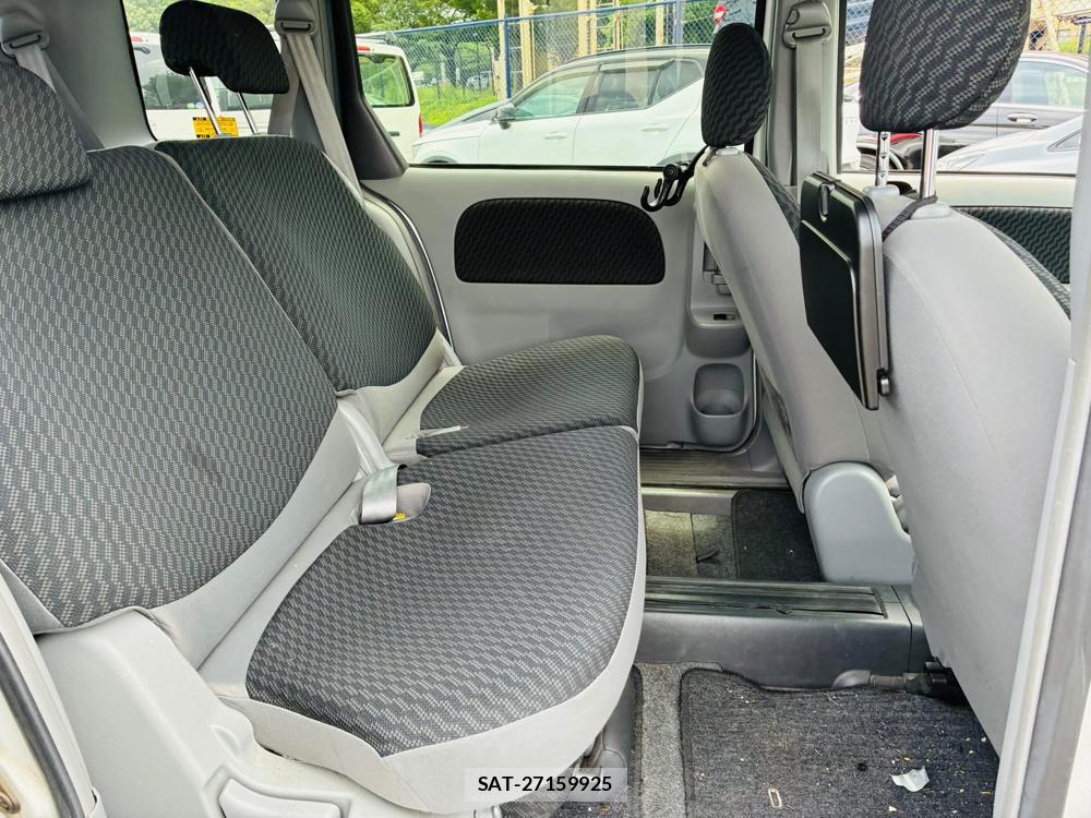 Toyota SIENTA 2010-04 7497286-8