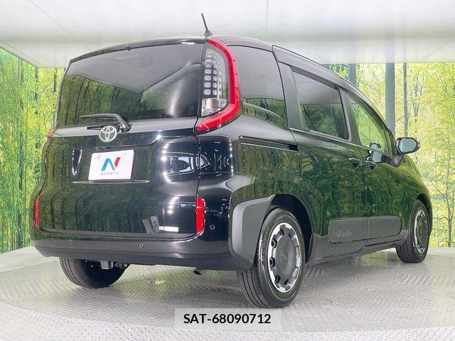 Toyota SIENTA 2023-12 7619997-17
