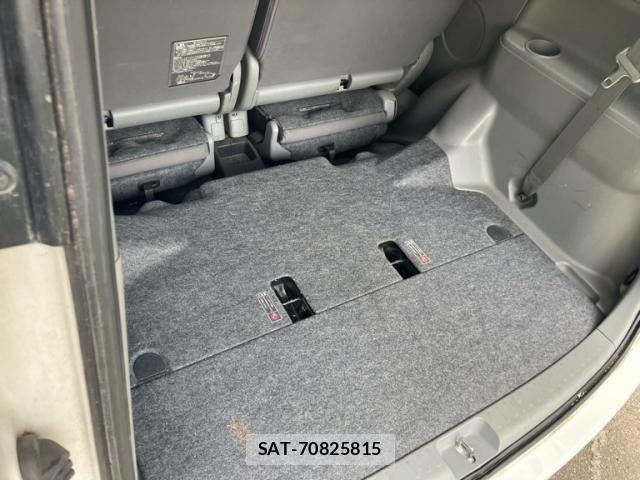 Toyota SIENTA 2010-08 7620041-11