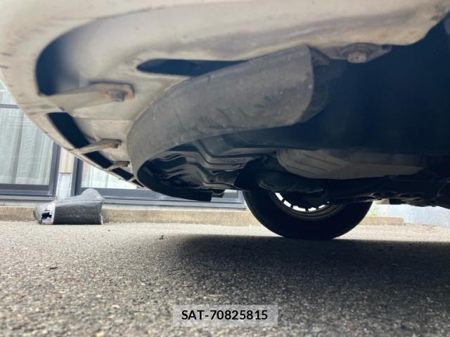 Toyota SIENTA 2010-08 7620041-12