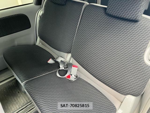 Toyota SIENTA 2010-08 7620041-14