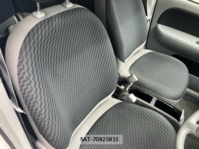 Toyota SIENTA 2010-08 7620041-19