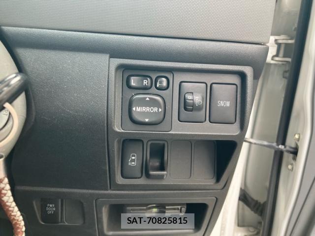 Toyota SIENTA 2010-08 7620041-21