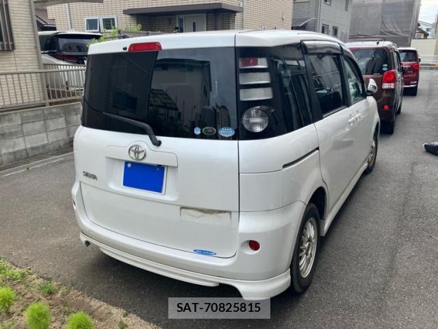 Toyota SIENTA 2010-08 7620041-2