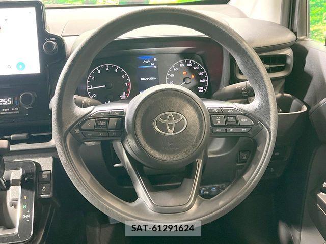 Toyota SIENTA 2023-09 7619996-11