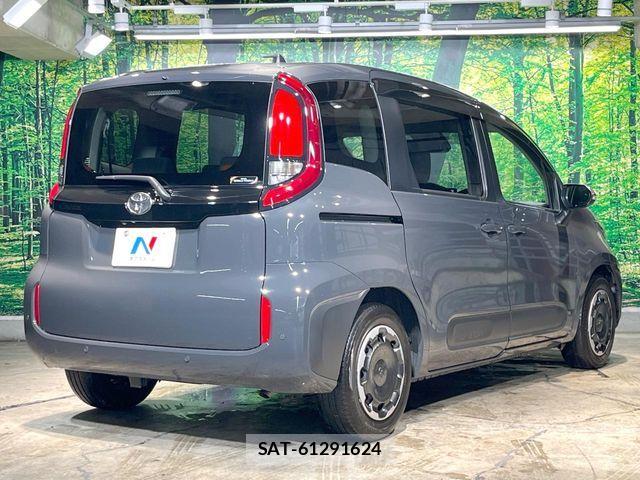 Toyota SIENTA 2023-09 7619996-17