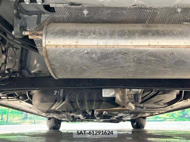 Toyota SIENTA 2023-09 7619996-19