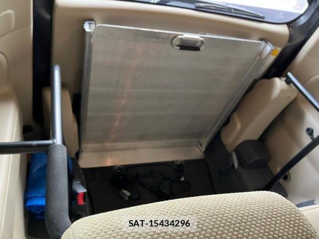 Toyota SIENTA 2010-04 7620040-11