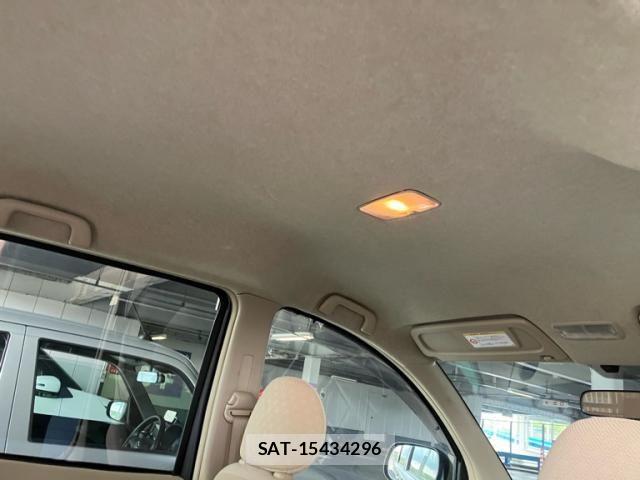 Toyota SIENTA 2010-04 7620040-12