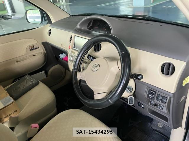 Toyota SIENTA 2010-04 7620040-13