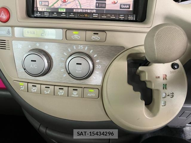 Toyota SIENTA 2010-04 7620040-15