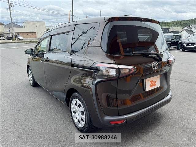 Toyota SIENTA 2017-09 7620007-12