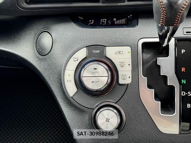 Toyota SIENTA 2017-09 7620007-23
