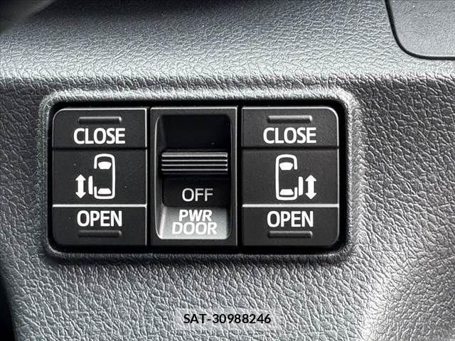 Toyota SIENTA 2017-09 7620007-5
