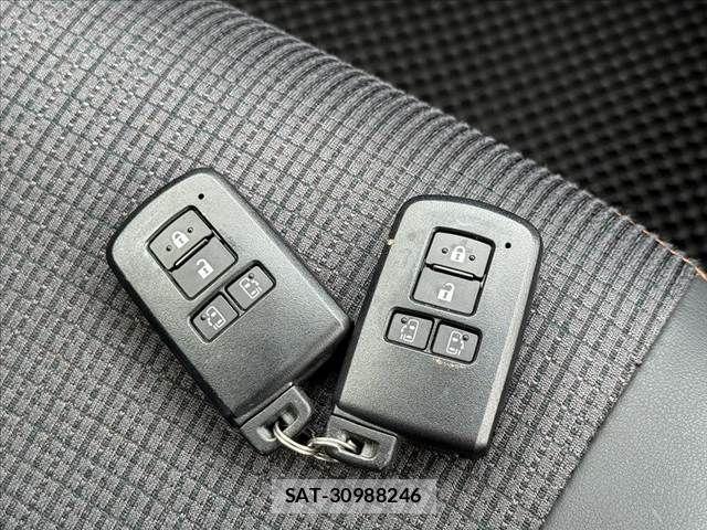 Toyota SIENTA 2017-09 7620007-6