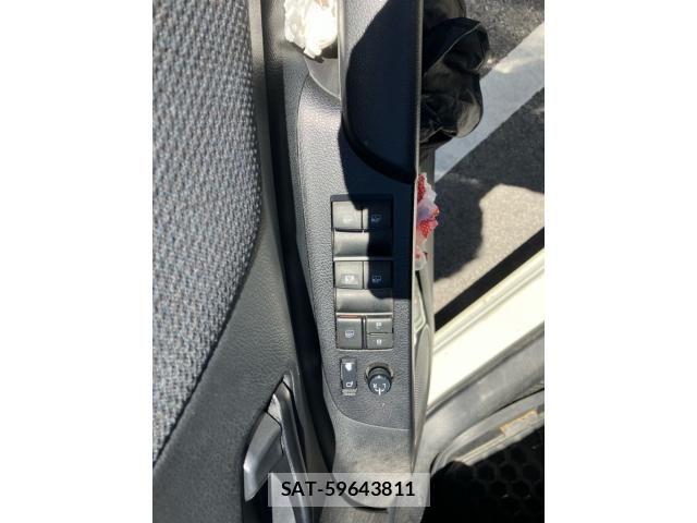 Toyota SIENTA 2018-04 7620034-15