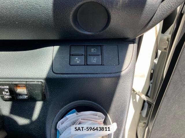 Toyota SIENTA 2018-04 7620034-18