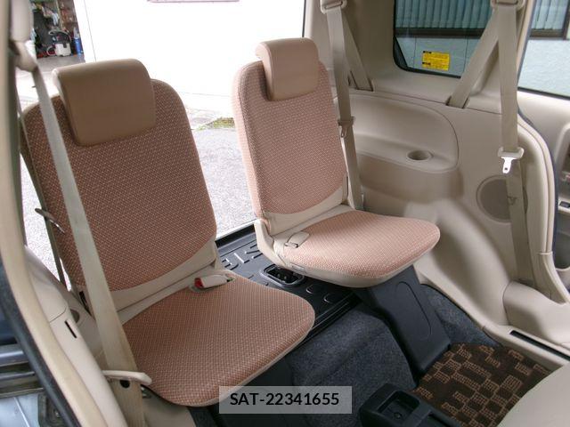 Toyota SIENTA 2012-01 7620035-11