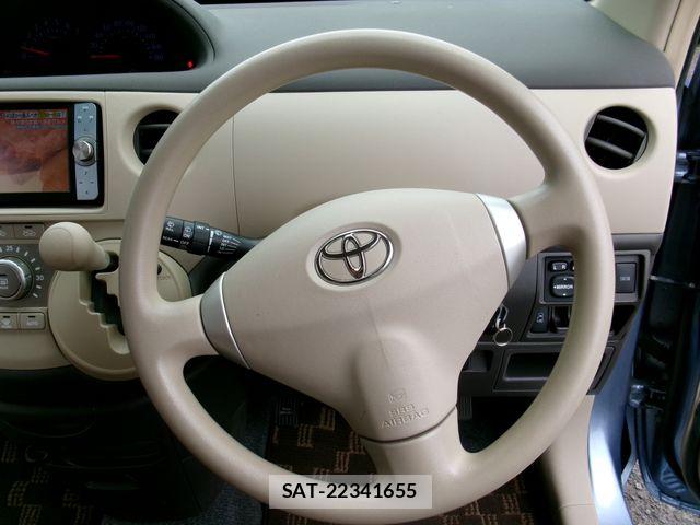 Toyota SIENTA 2012-01 7620035-18