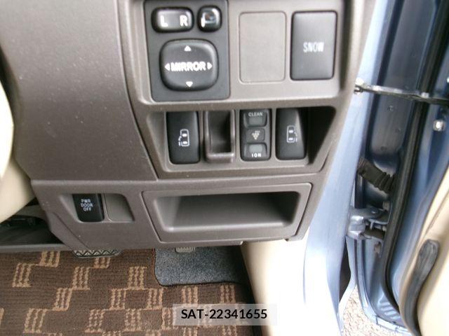 Toyota SIENTA 2012-01 7620035-21